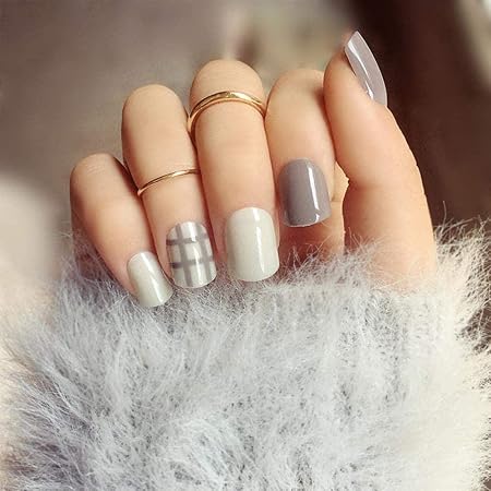 Amazon 偽爪女性エレガントミルクグレーストライプスタイルショートネイルのり偽ネイルネイルチップ24ピース箱入りパッチクリスマスアクセサリー最高の贈り物 Sclposter ネイルチップ 通販