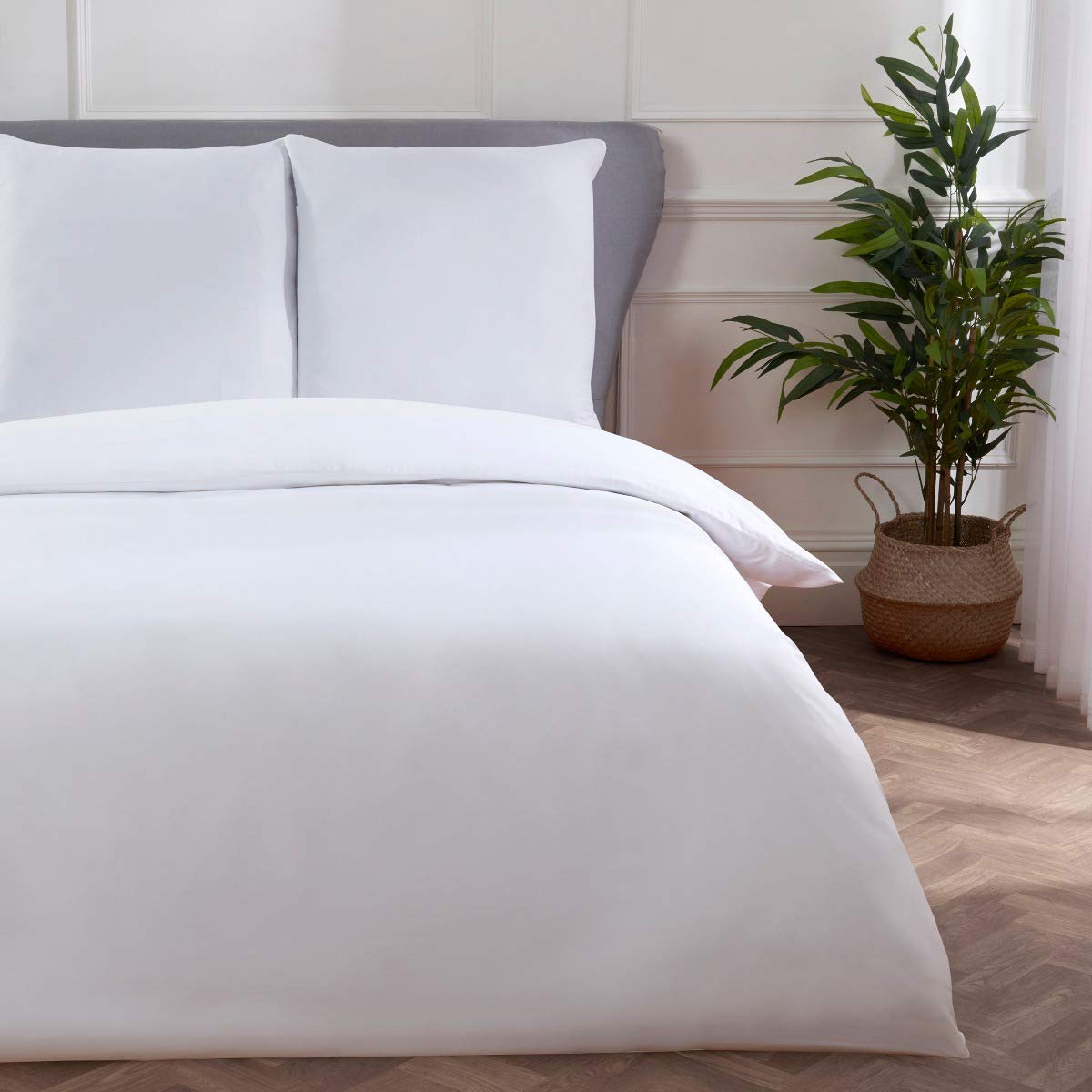 Sleepdown Block Microfiber Plain Dye Duvet Cover Quilt Bedding Set with Pillowcase Easy Care Soft Warm Cosy - 135 cm x 200 cm Plus 180 cm x 80 cm - White