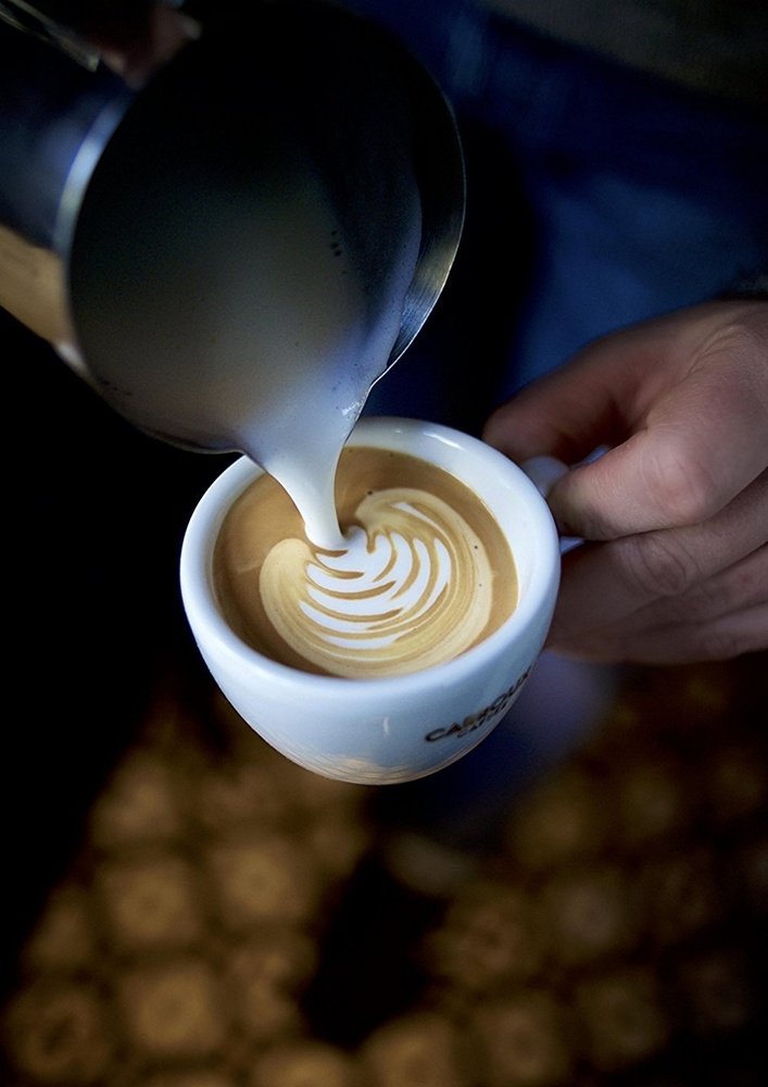 CARROUX Espresso, ganze Bohnen (6x 500 g). Für Siebträger u. Kaffee-Vollautomaten. Frisch geröstete Kaffeebohnen der Privat-Rösterei aus Hamburg 3
