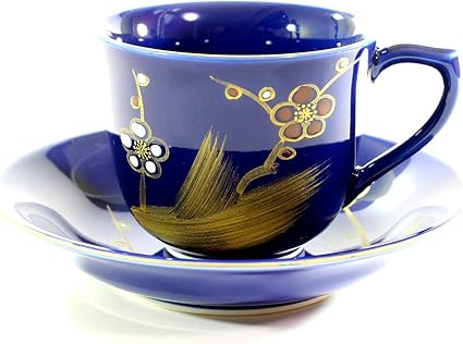 Amazon 桐箱入り 総手描き 伝統工芸品 有田焼 瑠璃釉金彩梅絵コーヒーカップ 陶芸家 藤井錦彩 藤井錦彩窯 カップ ソーサー