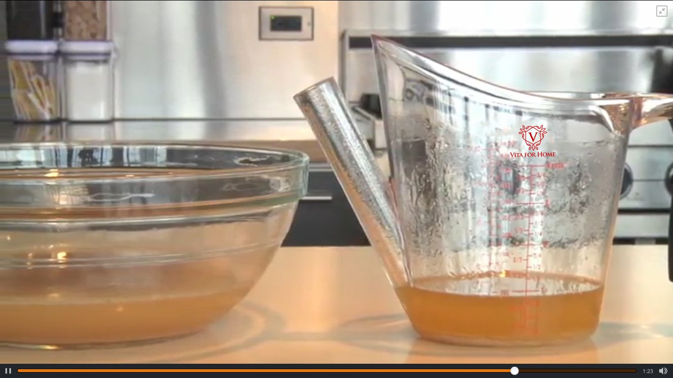 Gravy Separator & Fat Separator Cup. IN STOCK NOW!! With Strainer and 2 Stoppers. Large 4 Cup