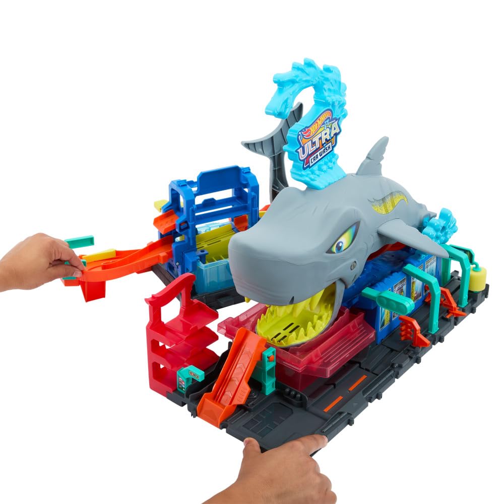 Hot Wheels City Track Set, Ultra Shark Car Wash with 1:64 Scale Color Reveal Toy Vehicle, Repeat Color-Change Feature, Storage