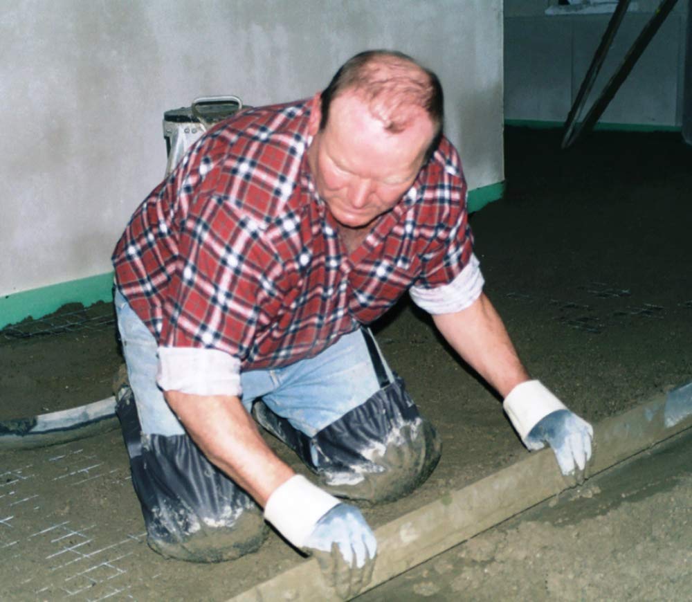 Professional Knee and Leg Protection I Chaps with Knee Pads I Step in Model I Waterproof and Extra Abrasion for screed workers I Certified in DIN EN 14404 I Made in Germany