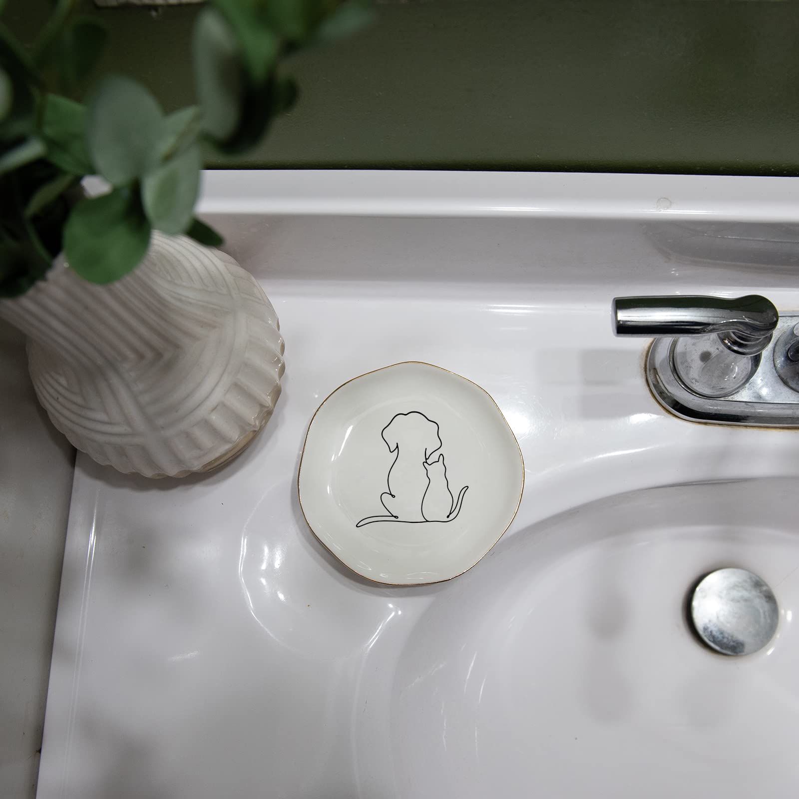 HOME SMILE Ceramic Cat and Dog Ring Dish, 4x4x0.6 inches, White, Irregular Round Shape, Polished Finish, Christmas Gift