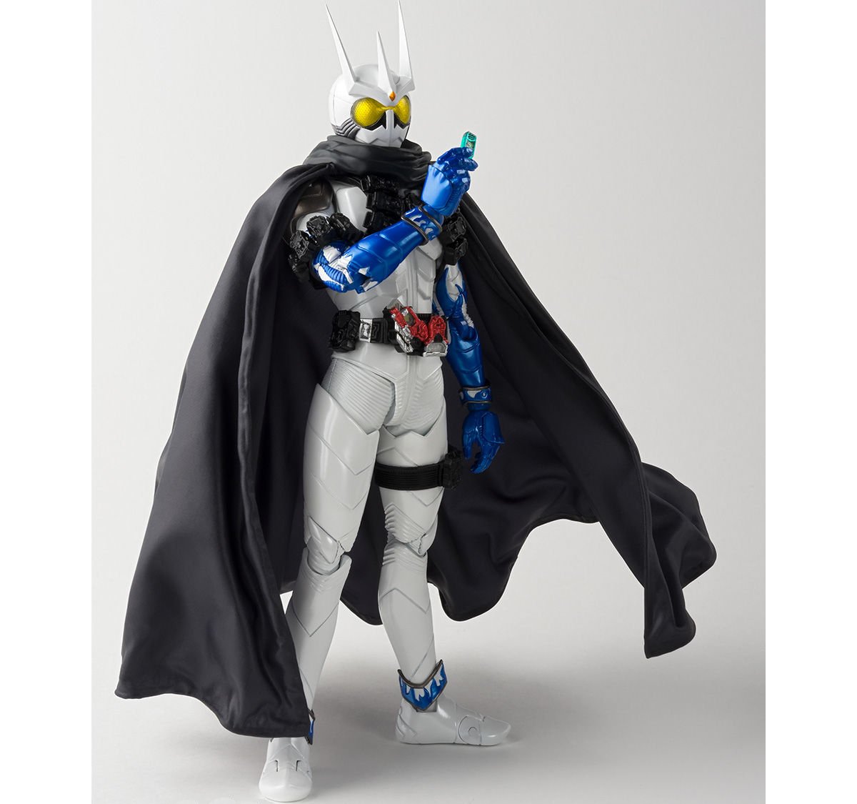 新品未開封 仮面ライダーエターナル Amazon.co.jp: S.H.フィギュアーツ(真骨彫製法) 仮面ライダー