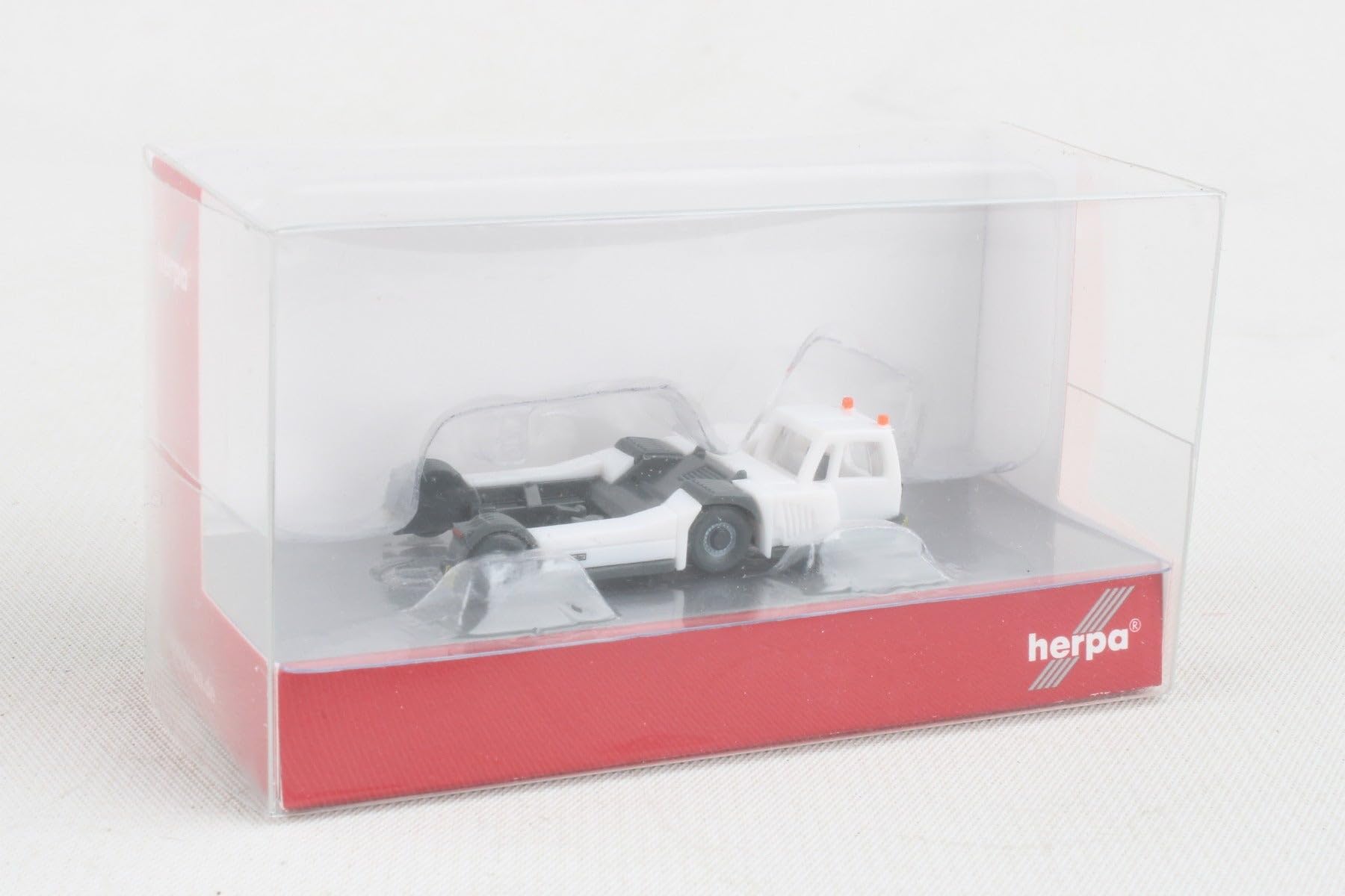 herpa airplane model accessoire, Goldhofer AST-2 airplane tractor, true to its original scale of 1:200, plane model, collector's item, model building set made of plastic