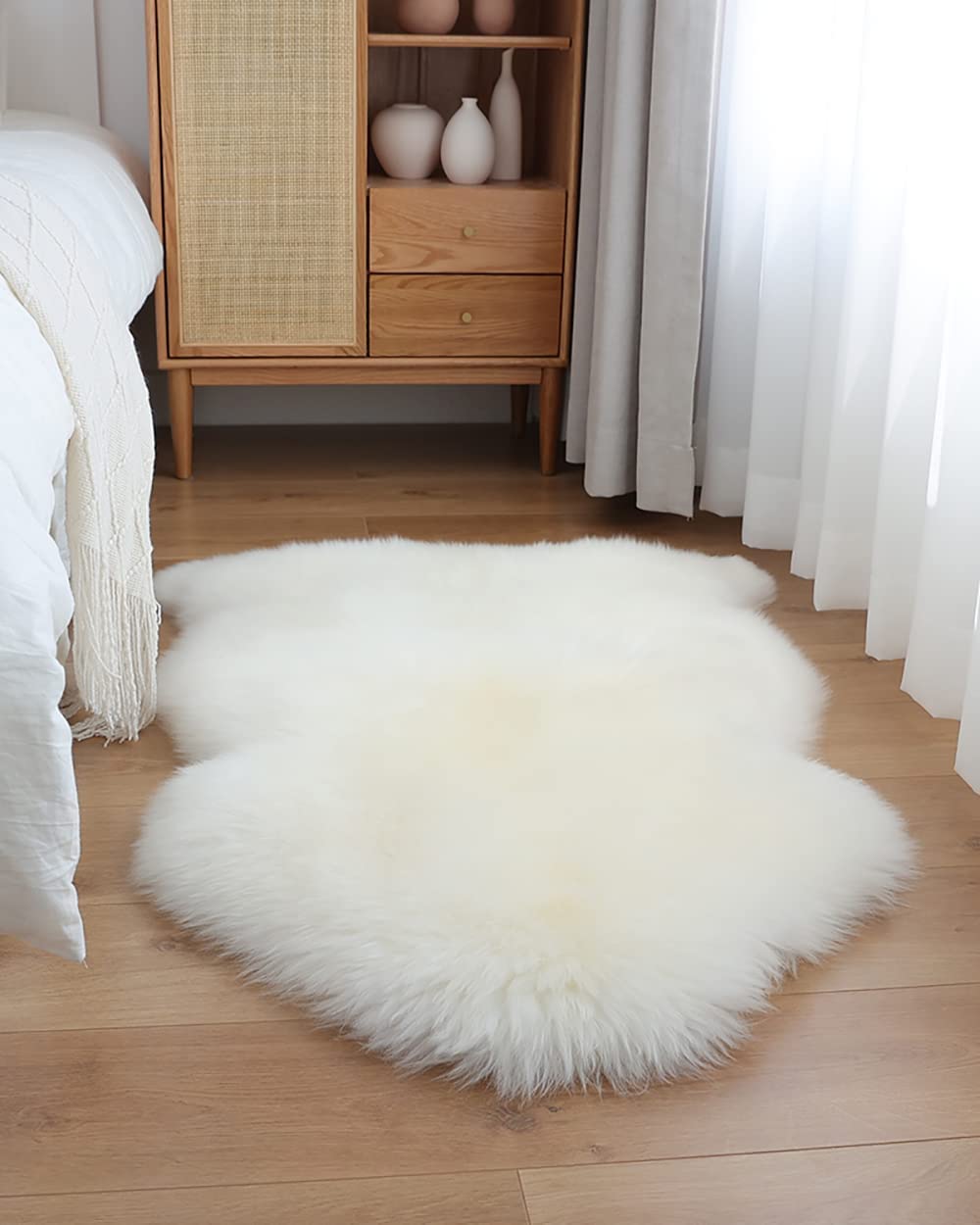 YIHAIC Faux Fur Sheepskin Style Rug,Faux Fleece Fluffy Area Rugs Seat Pad Anti-Skid Yoga Carpet for Living Room Bedroom Sofa Floor (White, 60 x 90cm)