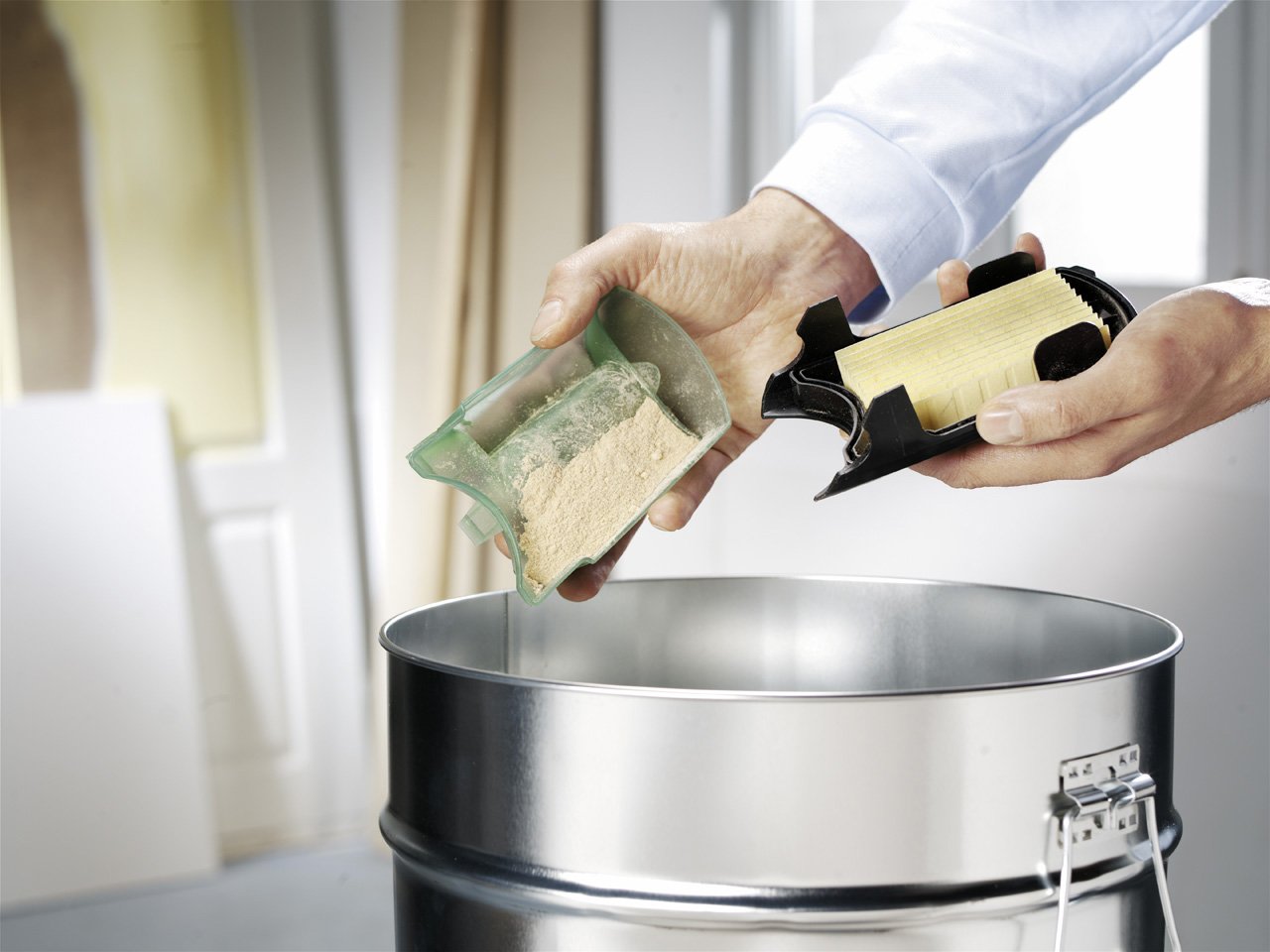 Entleerung des Microfilters und Auffangkorbes Microfilter