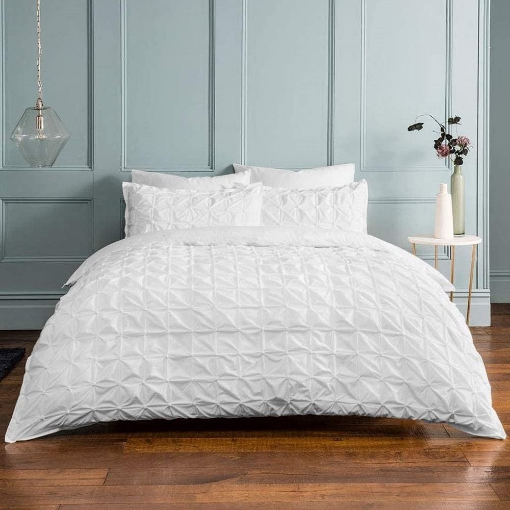 Sleepdown Duvet Cover Set - White - Rouched Pleats Geometric Pintuck - Ruched Quilt Cover Easy Care Bed Linen Soft Cosy Bedding Sets with Pillowcases - Super King (220cm x 260cm)