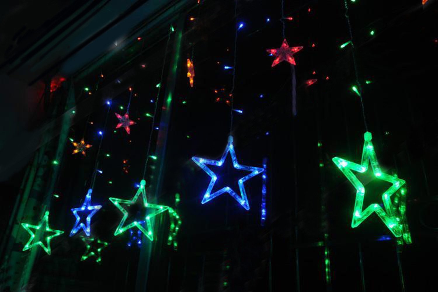 LED Sternenvorhang mit USB-Stecker 138 LED-Lichter Fernbedienung Schaltuhr 8 Modus Weihnachtlicher Lichtervorhang Lichterkette Stern Weihnachtsdekoration Dekolicht (mehrfarbig)