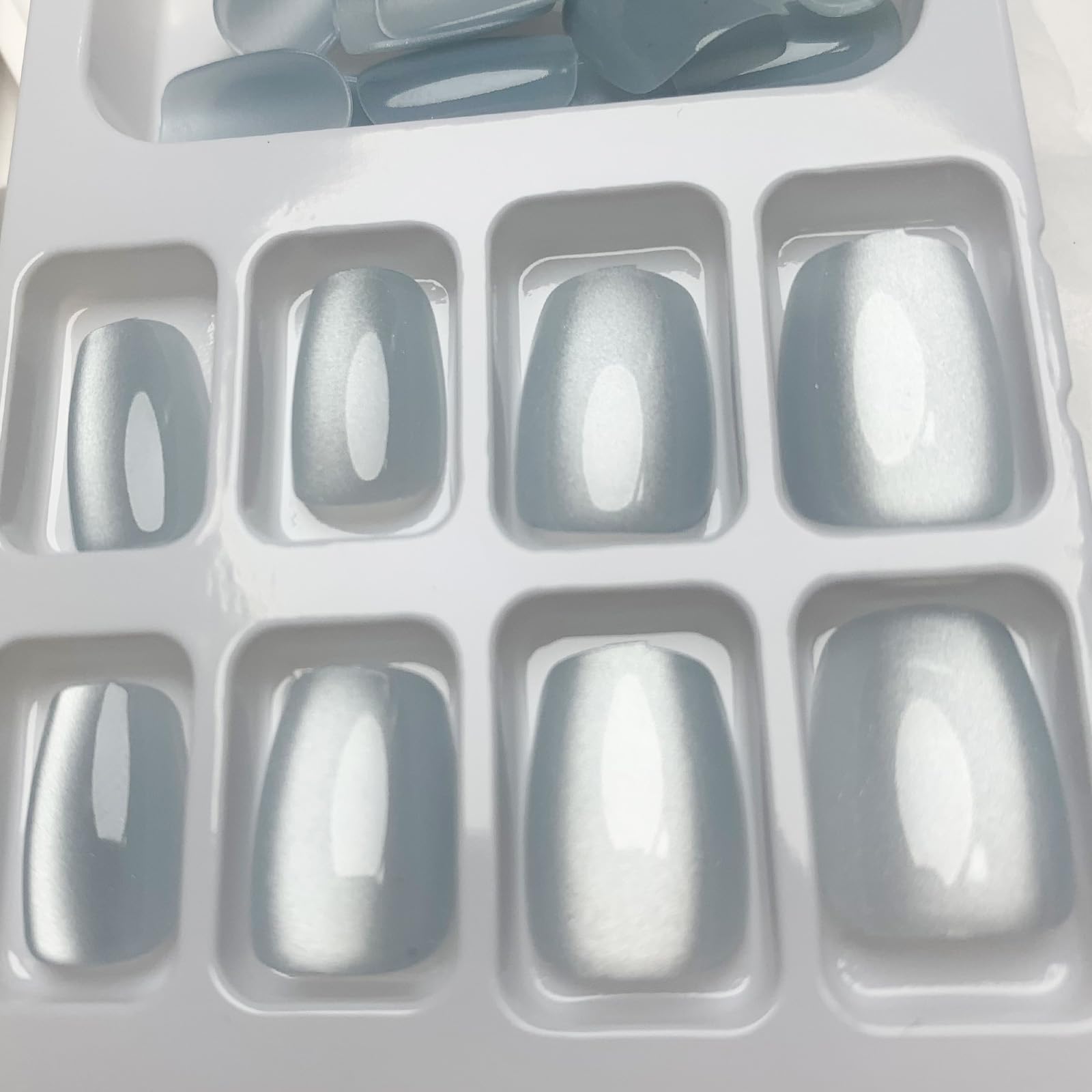White Cat Eye Press on Nails Short Fake Nails Glossy Acrylic Nails Shiny Square False Nails Full Cover Glue on Nails Stick on Nails for Squoval Manicure 24Pcs - Image 3