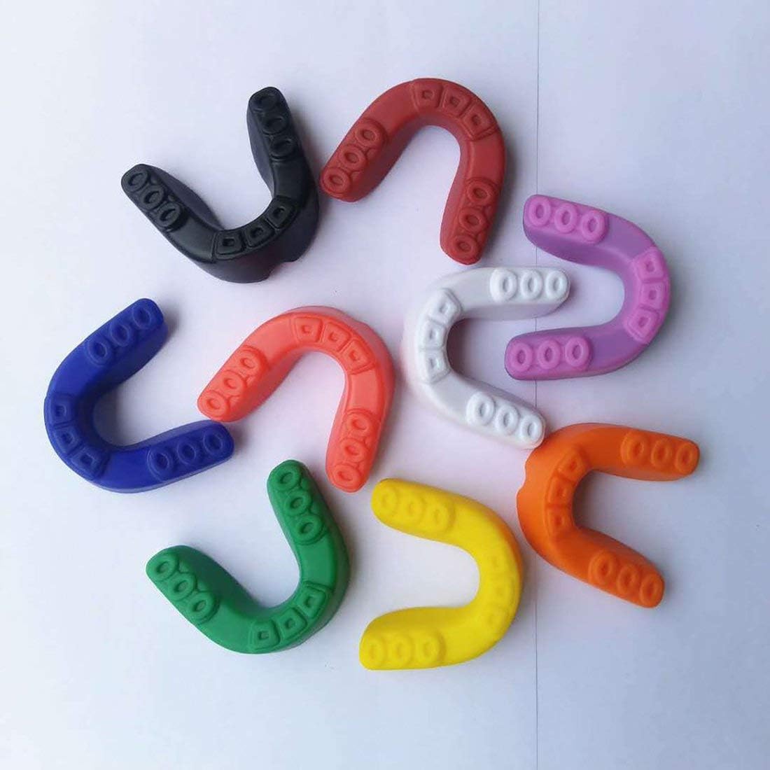 Protege Dent Boxe Blanc  . Protege Dent Shock Doctor Gel Max Power Carbon Noir.