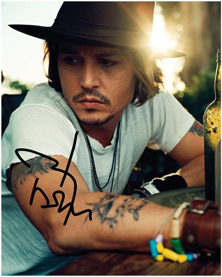 Photographs - Photo Johnny Depp Signed Autographed 8 x 10