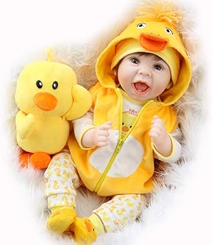 Amazon Co Jp リアルなリアルな生まれ変わった赤ちゃんの人形黄色 の服とアヒルのおもちゃのアクセサリーが付いた22インチの生まれ変わった女の子の人形3歳以上の女の子のための最高の誕生日セット 黄色いアヒル 茶色の目 スポーツ アウトドア