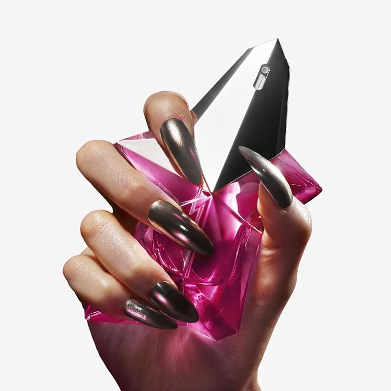 Meravigliosa. Sovrannaturale. Energica. Sperimenta l'accattivante potere femminile di Angel Nova. Trascendi l'ordinario con creatività e immaginazione e abbraccia la tua incantevole natura.