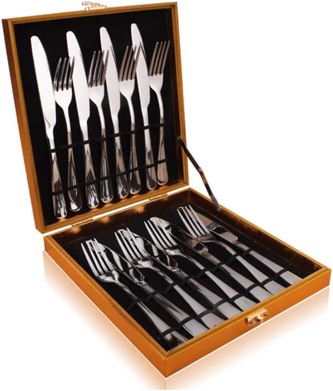 set di argenteria per 8 con coltelli da bistecca