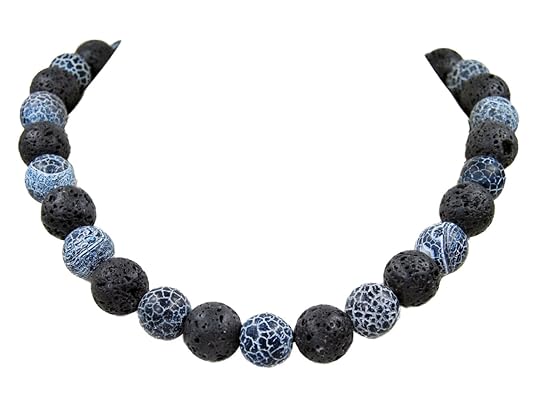 Außergewöhnliche Edelsteinkette aus Fossilachat und Lava in Kugelform