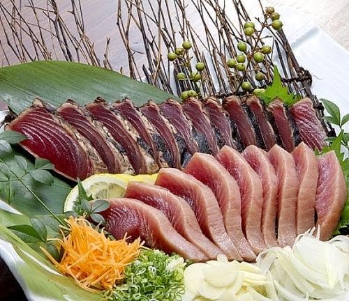 Amazon 送料無料 明神丸の藁焼きカツオたたき2節 トロ鰹刺身2節セット 明神丸の藁焼き鰹 トロ鰹刺身 鮮魚 通販