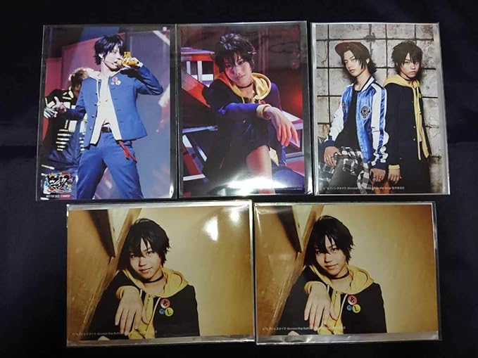 Amazon 山田三郎 秋嶋隆斗 ブロマイド 5枚セット 舞台ヒプノシスマイク ヒプステ ランブロ 特典 ステージショット アニメ 萌えグッズ 通販