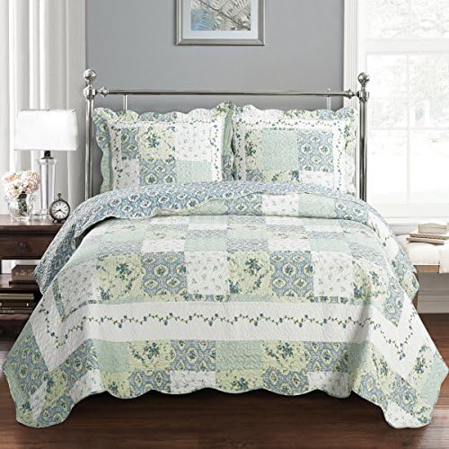 Deluxe Brea Oversized Bedspread Set. Beautiful quilt is decorated with patches of various floral designs. Bed Cover Quilt 2 Pieces Twin Extra-Long Set