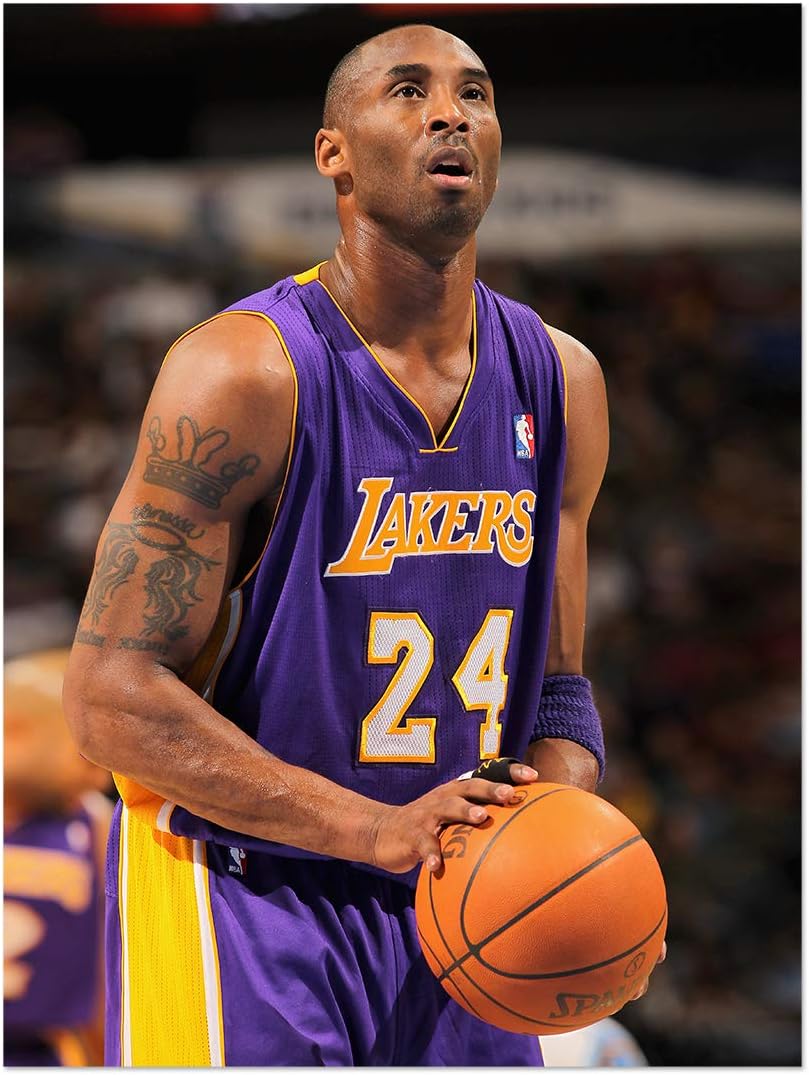 Amazon Com Funhua Black And Yellow Background Nba Match Wall Art Painting Basketball Player Kobe Bryant Of Lakers At Staples Center In Los Angeles Pictures Print On Canvas For Home Decoration 18 X 24