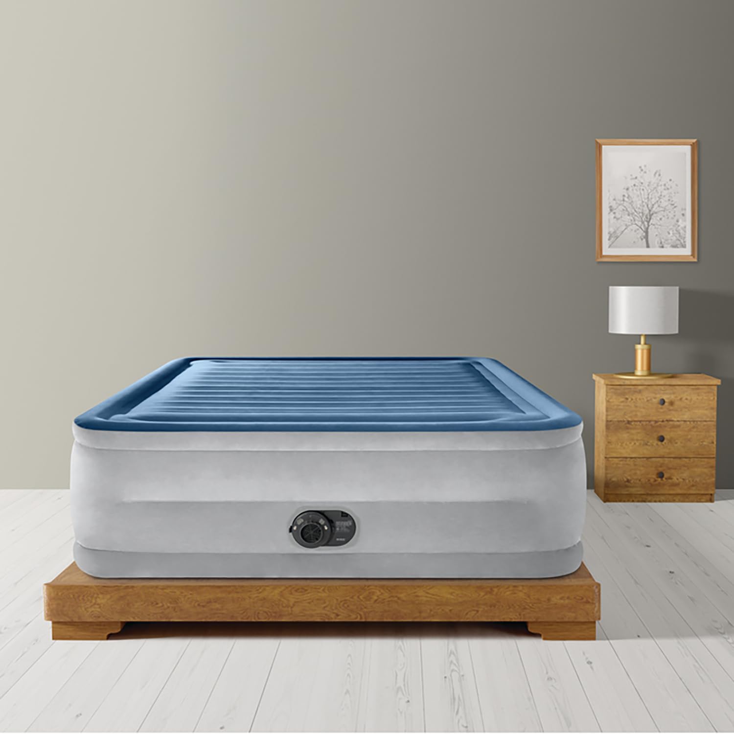 Intex: Dura-Beam Deluxe Comfort-Plush Air Mattress - 22