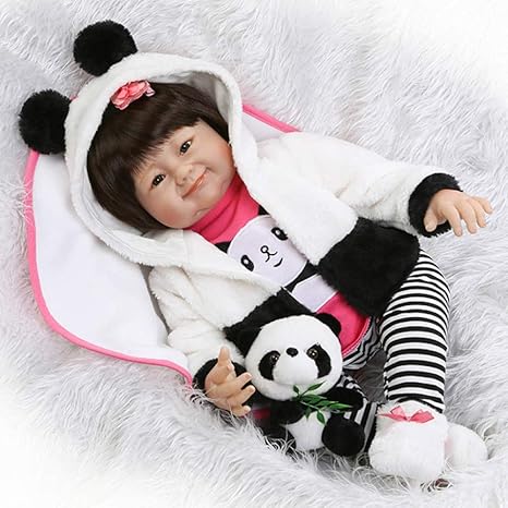 Amazon Co Jp 生まれ変わった赤ちゃん人形22インチ56センチリアルな新生児の幼児の女の子 ソフトシリコーン手作り赤ちゃん人形パンダおもちゃ年齢3 ホーム キッチン