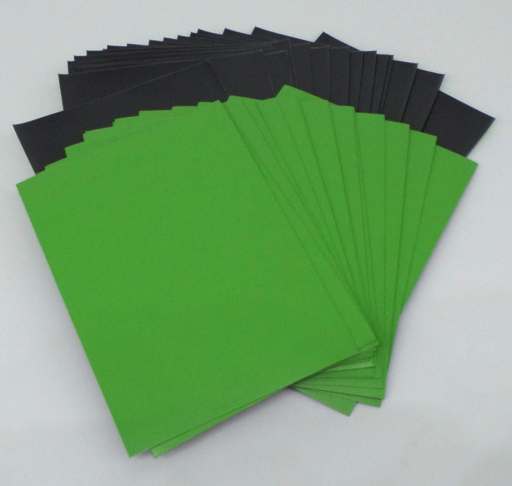 docsmagic.de 100 Premium Bi-Color Card Sleeves Mat Light Green/Black Standard Size 66 x 91