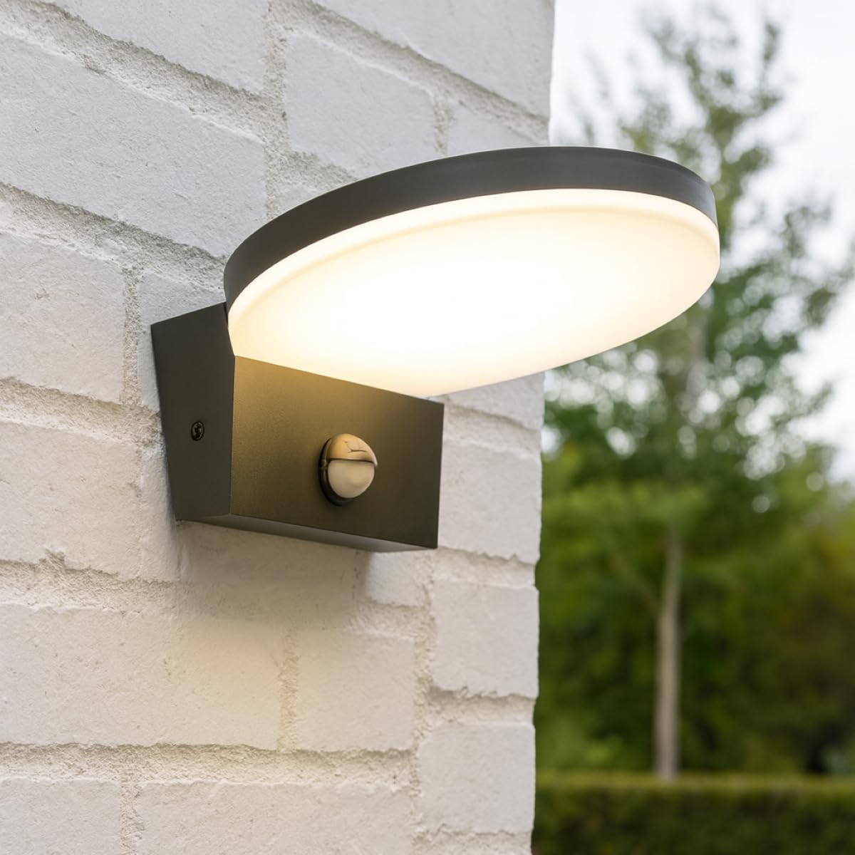 CGC Lighting Black Curved LED Outdoor Outside Wall Light 4000k Natural White Integrated LED IP65 (Round Black PIR)