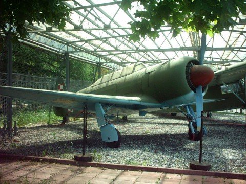 Yakovlev Yak-11 Soviet training aircraft - movie actor 1/72 MICRO-MIR 72-007