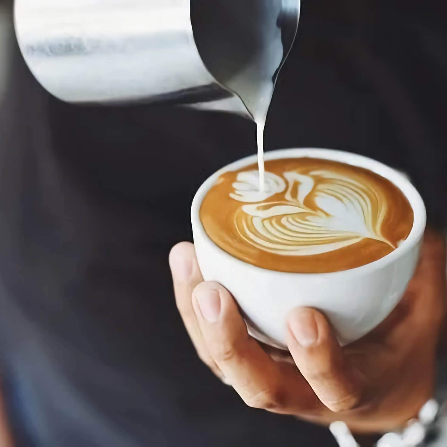 Milk Frothing Pitcher 32oz,Espresso Steaming Pitchers 900ml,Espresso Machine Accessories,Milk Frother Cup 32 Oz,Coffee Cappuccino Latte Art,Stainless Steel Jug