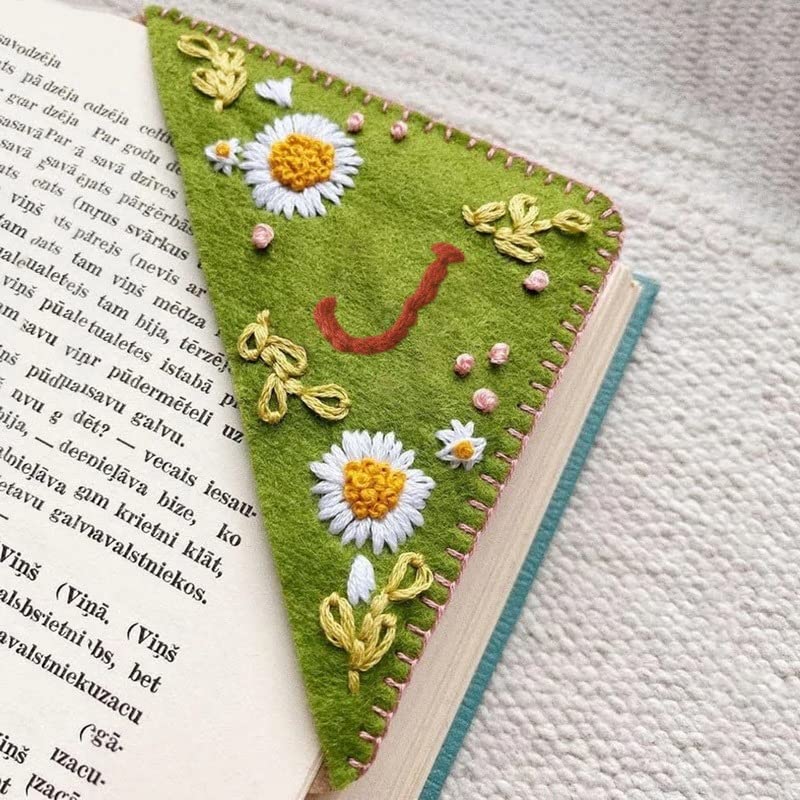 Litthing Hand Embroidered Corner Bookmark, 26 Letters Personalised Seasons Felt Triangle Bookmarks Gifts for Book Lovers Men Women