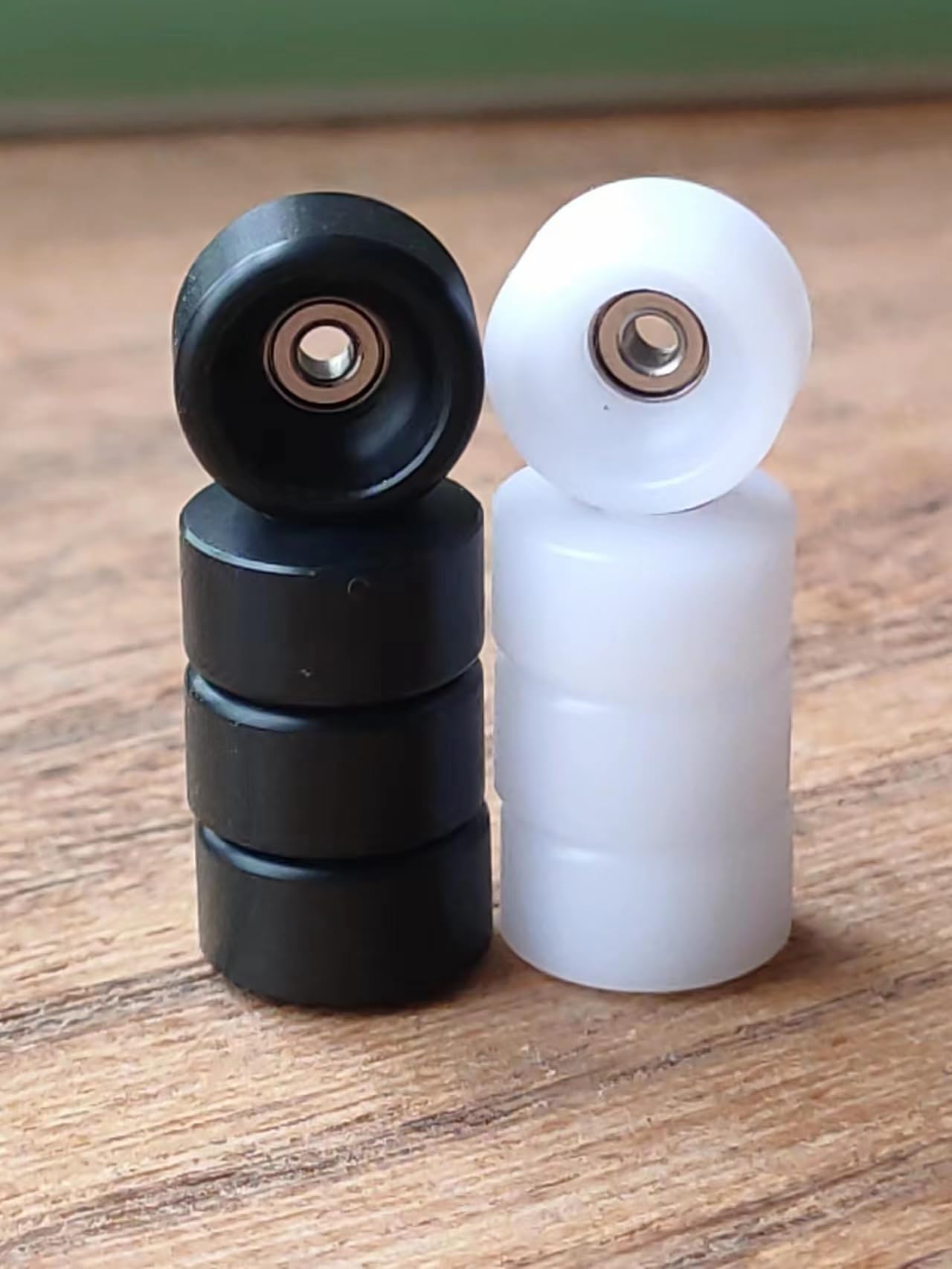 LEEFAI 8pcs Handmade Pro Fingerboard Bearing Bowl Wheels Black+White Ultra Spin Bearings Street Wheels - 8.5mmx5.0mm