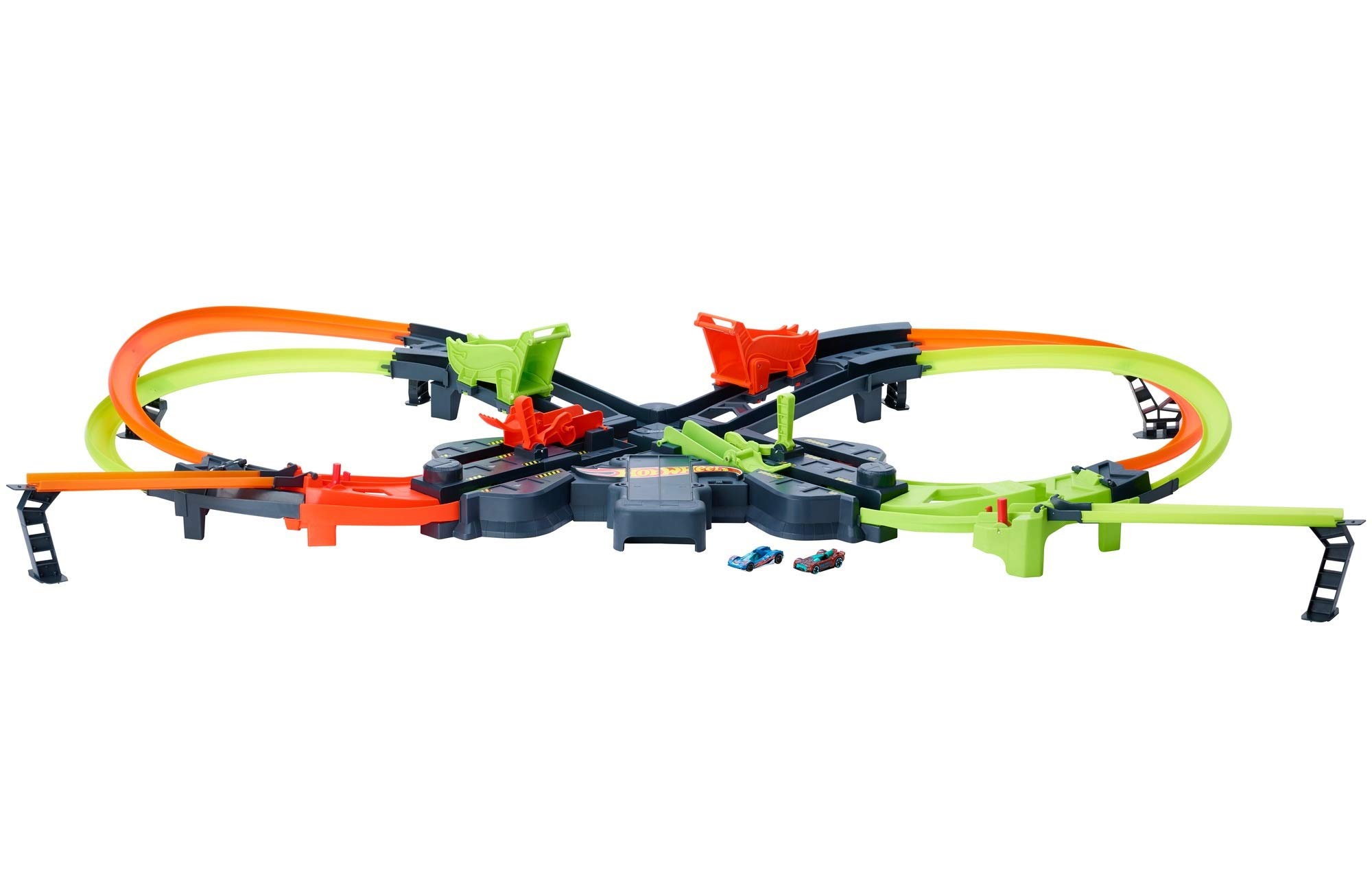 Hot Wheels Colossal Crash Track Set, Figure 8 Track Set, Competitive Play, Aerial Stunts, Toys for Boys Age 5 and up