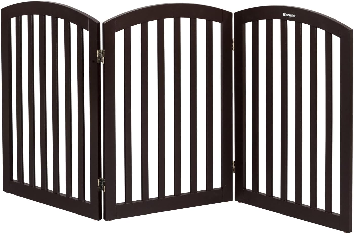 VINGLI pet gate fully extended across an opening.
