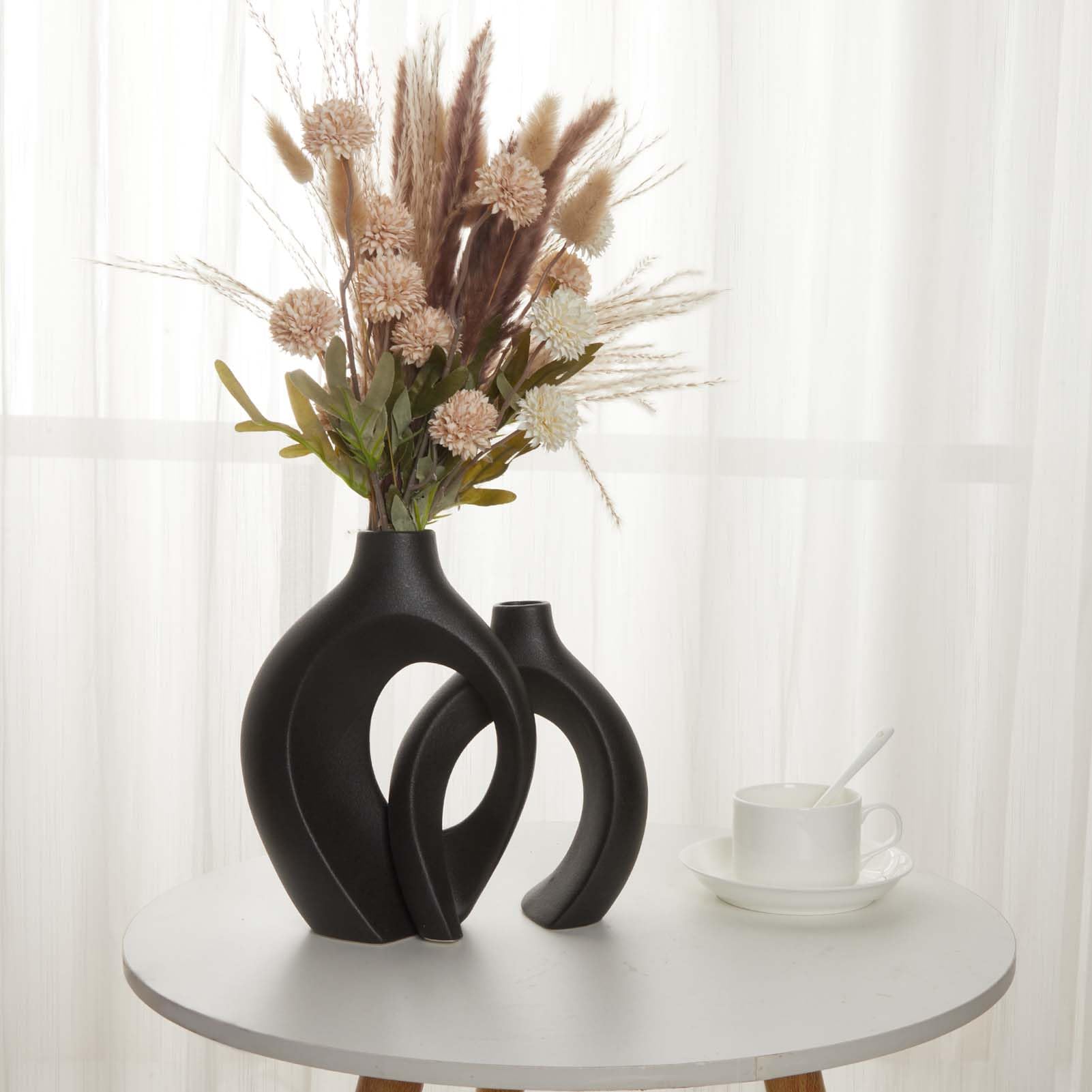 maozyiltle Ceramic Hug Flower Vase, Modern Indoor Decorative Vases, Bedroom Decorations Indoor Decorative Vase Elegant Desk Decorations (black)