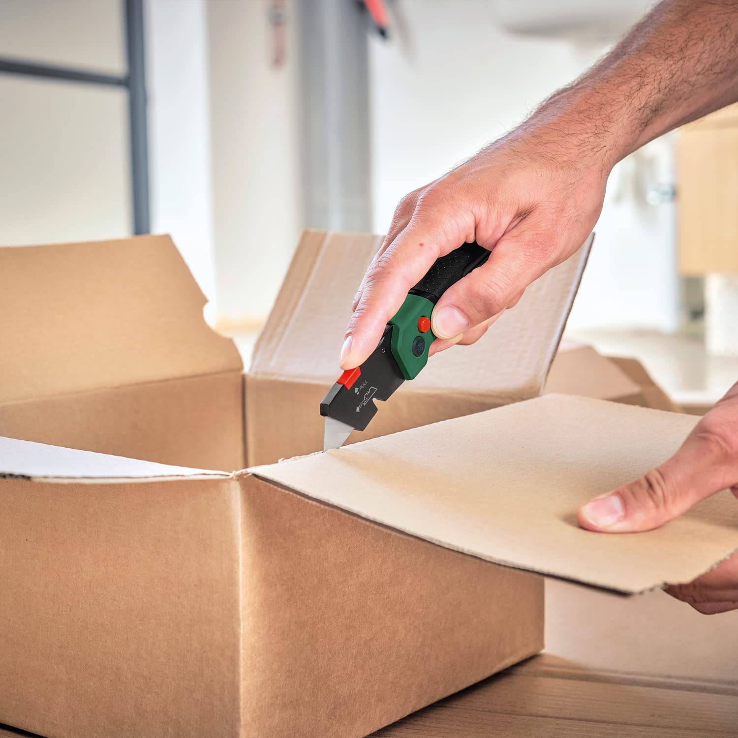 Bosch Klappmesser (kompaktes, robustes Klappmesser für Heimwerker; Edelstahl; einhändiges Öffnen; schneller Klingenwechsel; Gürtelclip; Klingenaufbewahrung; mit 3 SK5-Stahlklingen) 2