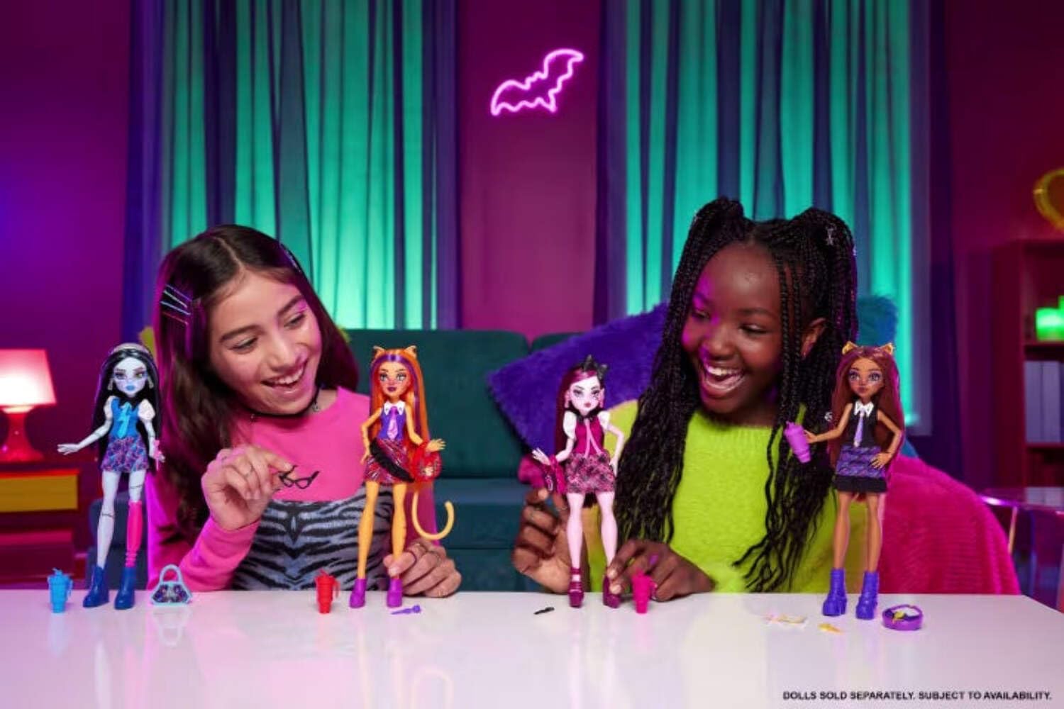 Monster High Buried Secrets Dolls and Accessories, Cozy Creepover Theme with Mystery Doll and 5 Unboxing Surprises (Characters May Vary)