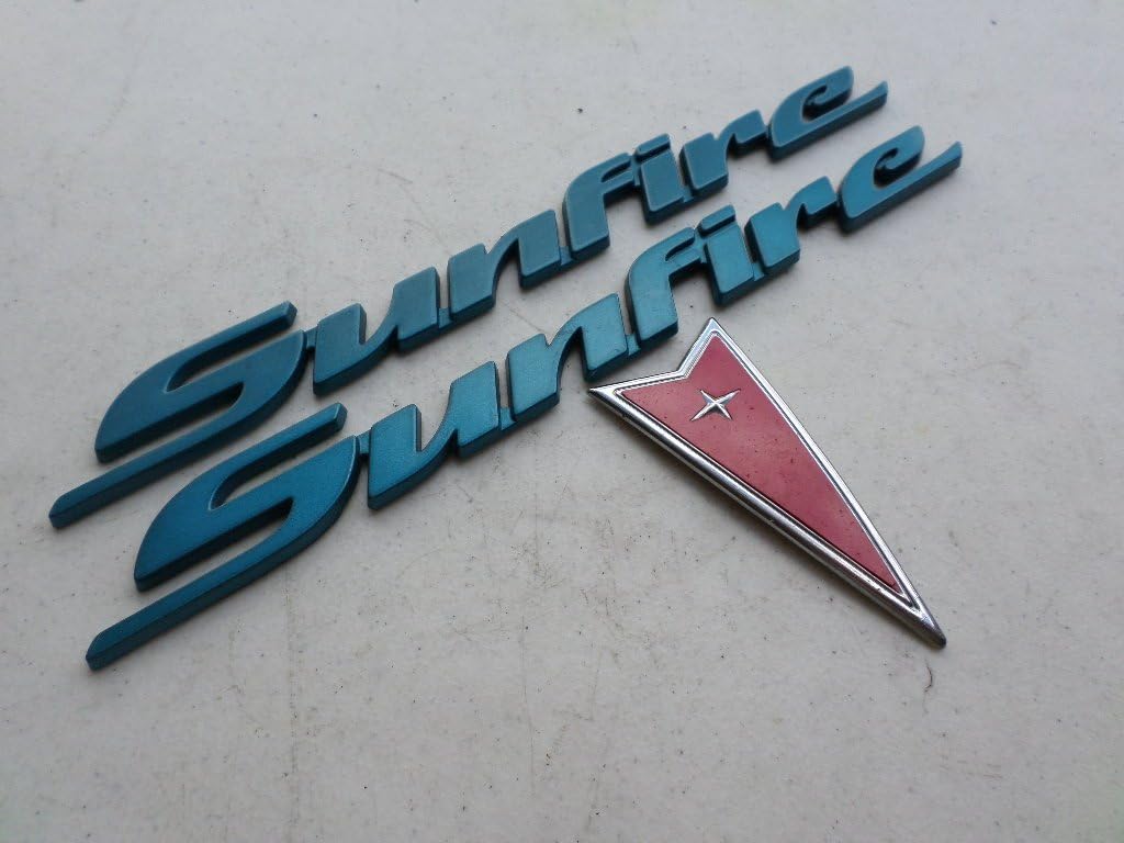 Amazon 02 04 Pontiac Sunfire三角形フロントグリルライトグリーンサイドドアフェンダーエンブレム銘板ロゴのセット3デカール エンブレム 車 バイク
