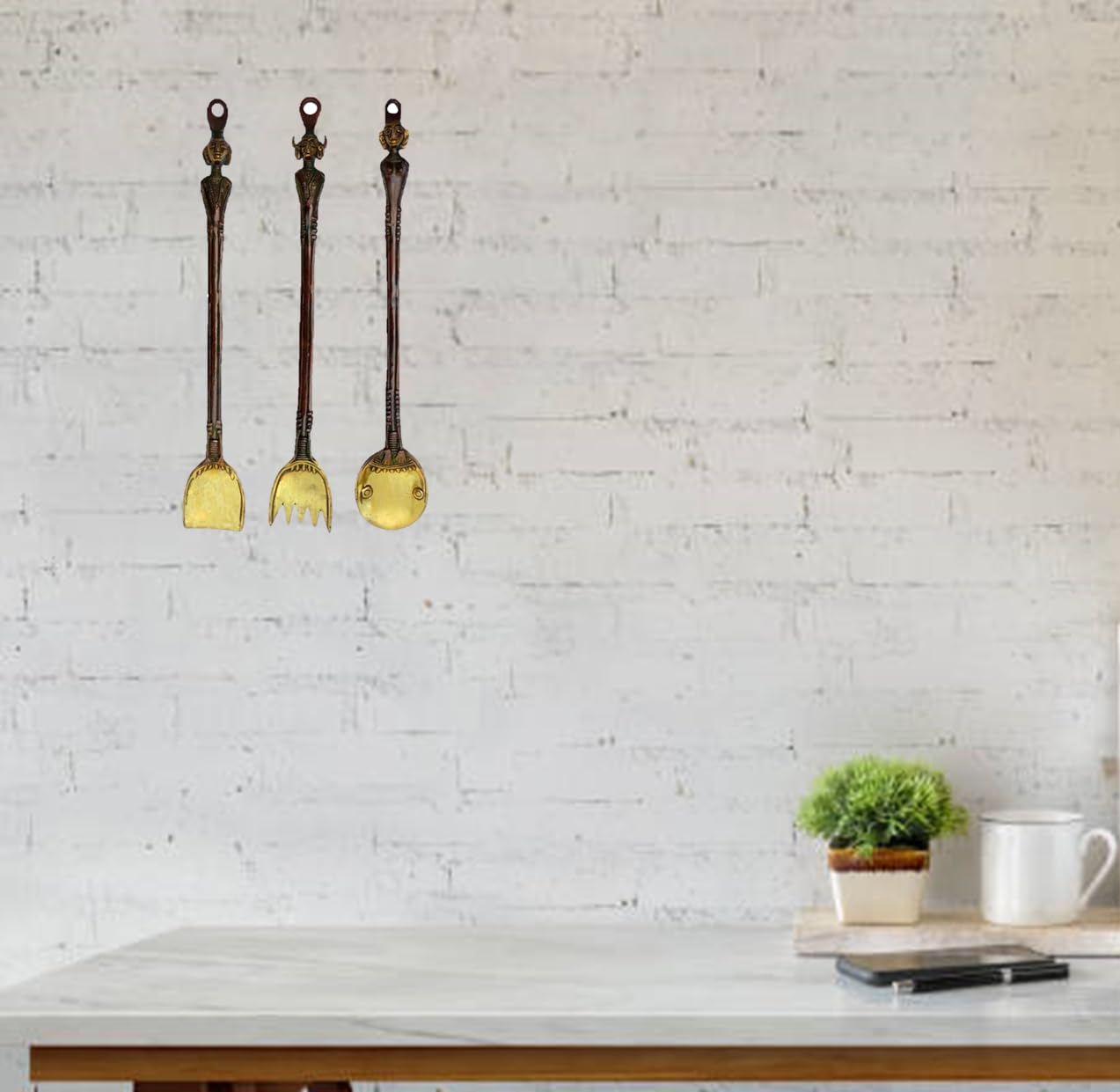 Purpledip Antique Brass Wall décor “ Set of Hanging Cutlery” (10000)
