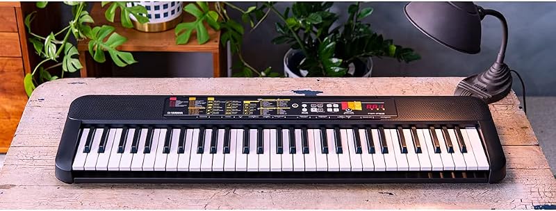 PSR-F52 Clavier Arrangeur - Un clavier compact pour les débutants avec 61 notes, 144 sonorités d'instruments et 158 styles. finition en noir