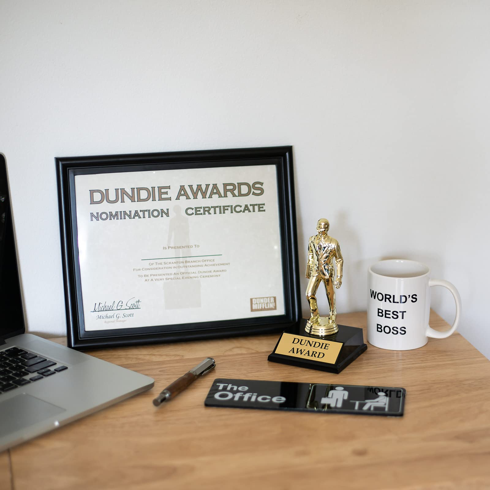 Mua Alpha Awards Dundie Award Trophy For The Office trên Amazon Mỹ ...