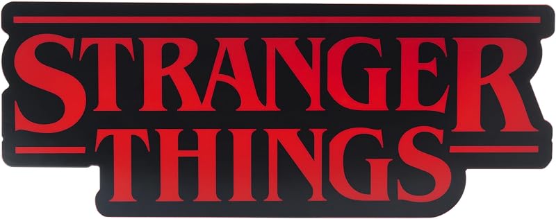 Stranger Things geformt Logo Licht, 30 cm (11,8") breet Wand- oder Stehlamp mat USB- oder Batteriekraaft, Phasë- & Pulsmodi, offiziell lizenzéiert Netflix Merchandise