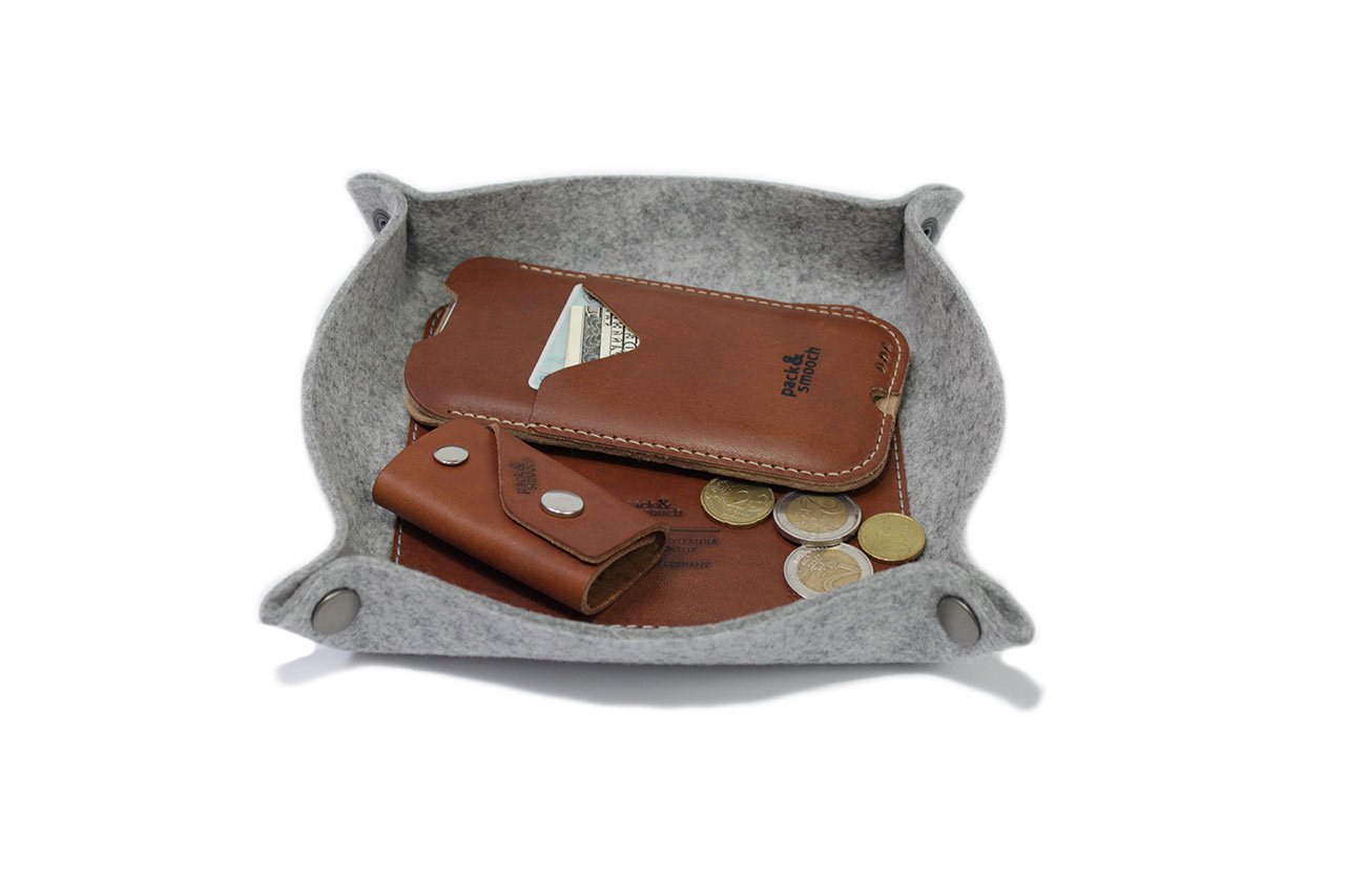 Pack & Smooch Valet Tray Organizer Storage- 100% merino wool felt Vegetable tanned leather (light grey)