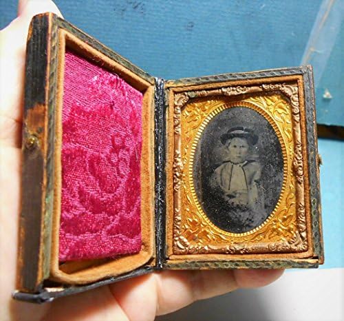 1850 Woman Tintype Photo Case Geometric Star Heraldic, Woman Tintype 165 Years Old, Repaired Good Condition.