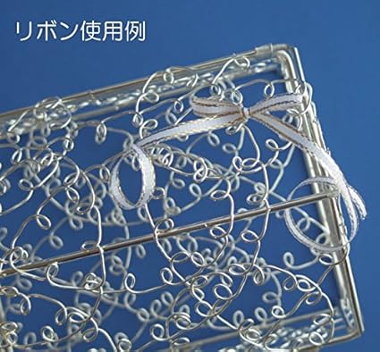 Amazon Co Jp ラッピング用カールリボン 白地にゴールドの縁取り 1巻幅3mm 30m ギフト プレゼント フラワーアレンジ ホーム キッチン