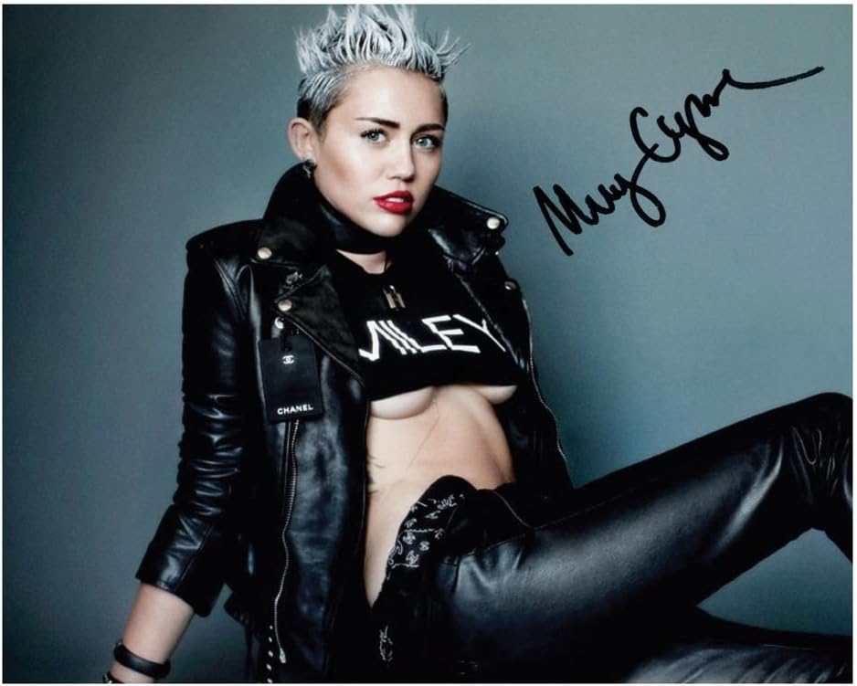 Photographs - Photo Miley Cyrus Signed Autographed 8 x 10