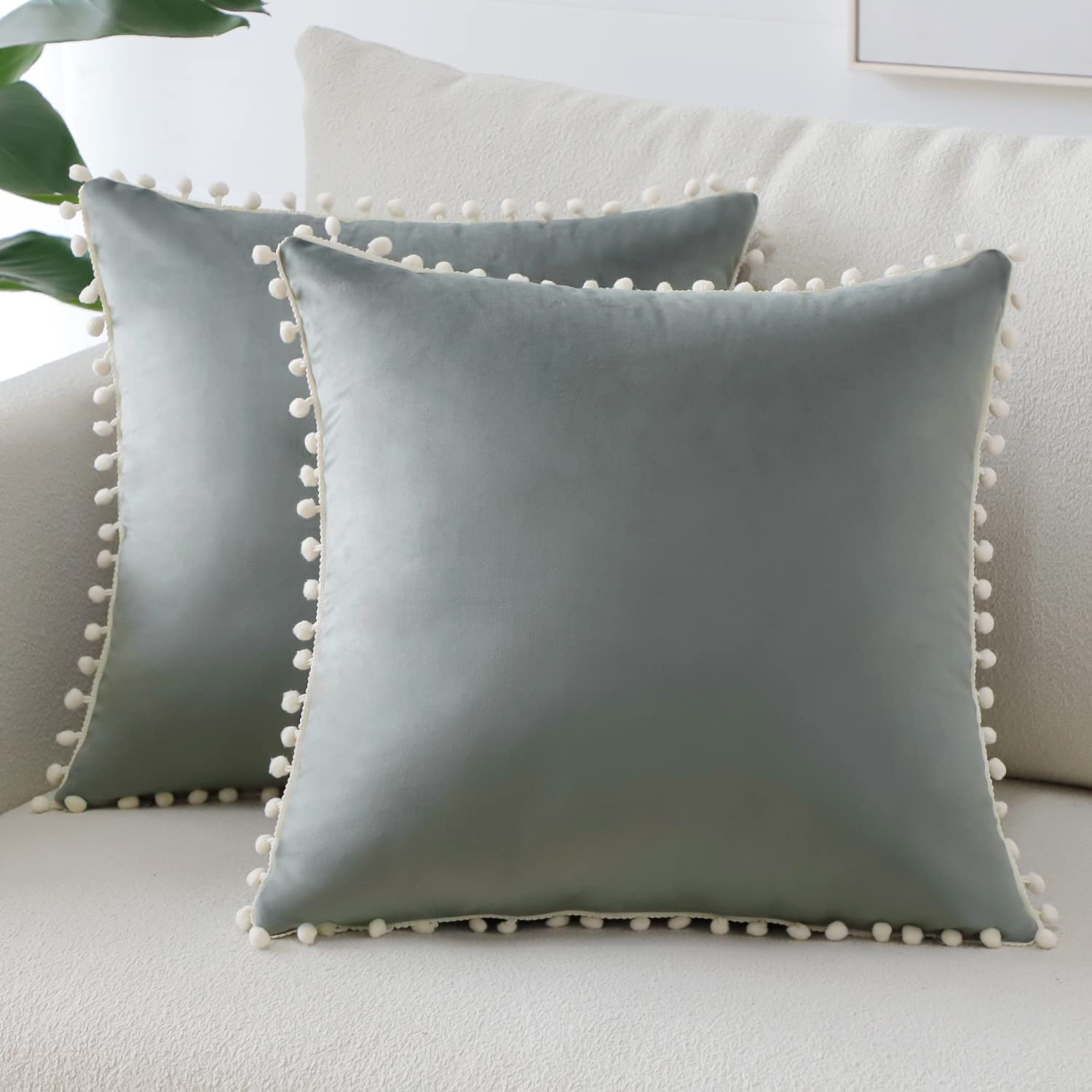 Sungeek Pack of 2 Decorative Cushion Covers Soft Velvet Pompoms Pillow Covers with Invisible Zipper Square Home Decor Throw Pillow Cases for Sofa Bedroom Living Room 60x60cm Light Grey