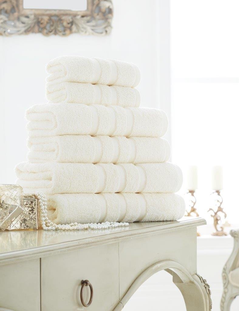 GC GAVENO CAVAILIA Gaveno Cavailia 100% Cotton Supreme Zero Twist 600 GSM Pack of 4-Cream, Hand Towel x 4