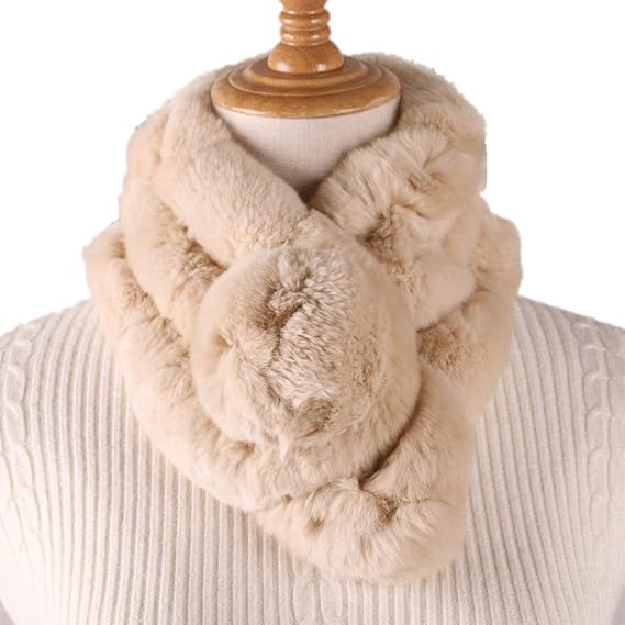 Amazon Co Jp レディース マフラー ファー ふわふわ フェイクファー モコモコ ぽんぽんマフラー スヌード ネックウォーマー 厚手 防寒 防風 ギフト 秋 冬 服 ファッション小物